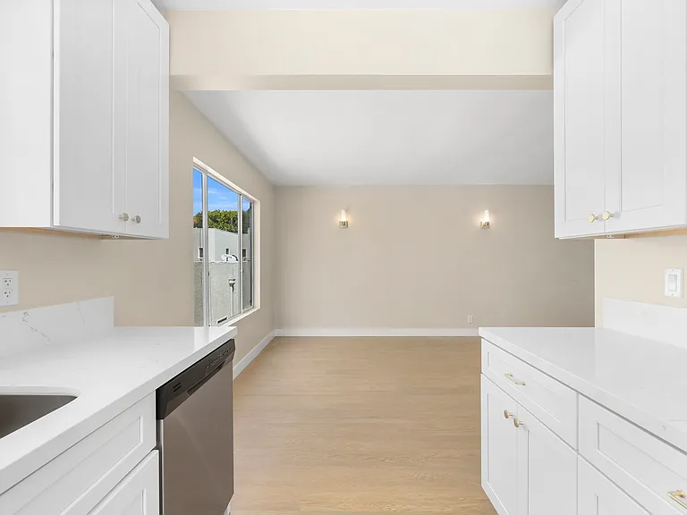 3020 E 3rd St #12 — Photo 10