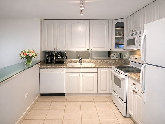 5th image of 1636 N Wells St #18B