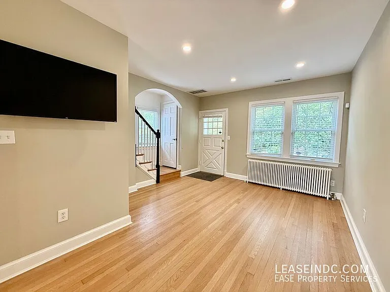 1941 39th St NW — Photo 5