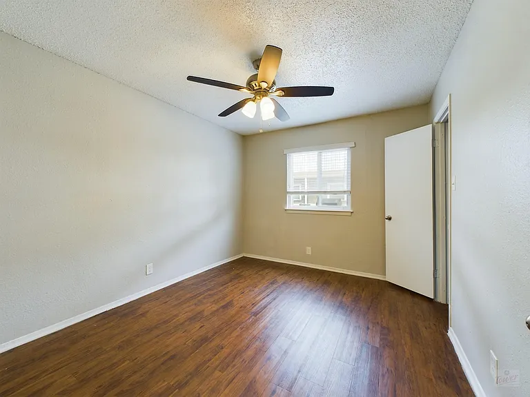 2401 Manor Rd #125 — Photo 9