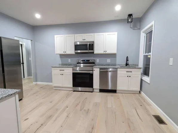 60 Dunham St #1, Attleboro, MA 02703