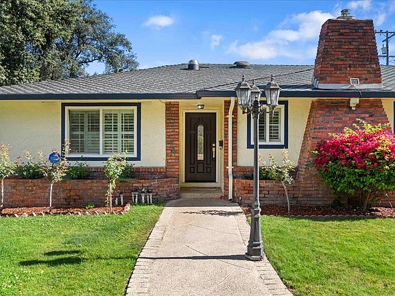 4th image of 2099 Emory St