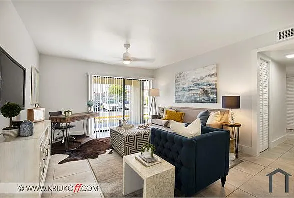 3 bed, 1000 sqft, $2,300 — Photo 1