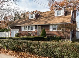 1614 East Dr, Merrick, NY 11566