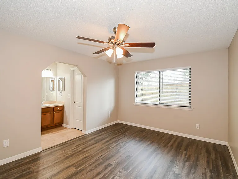 6020 Pine Ave — Photo 11