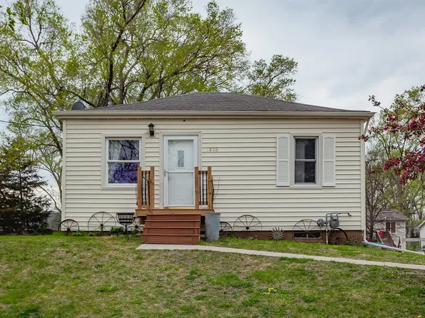 1916 E 40th Ct, Des Moines, IA 50317
