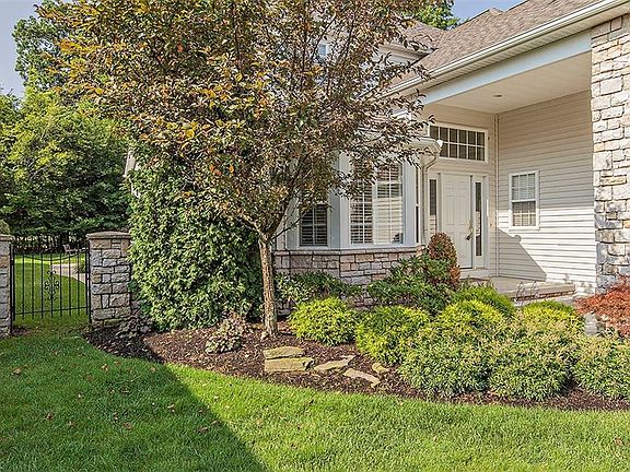 2nd image of 432 Glengary Cir