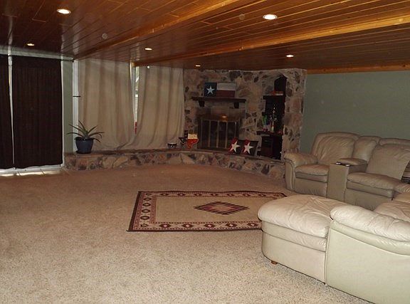 4th image of 4633 Locust Ave