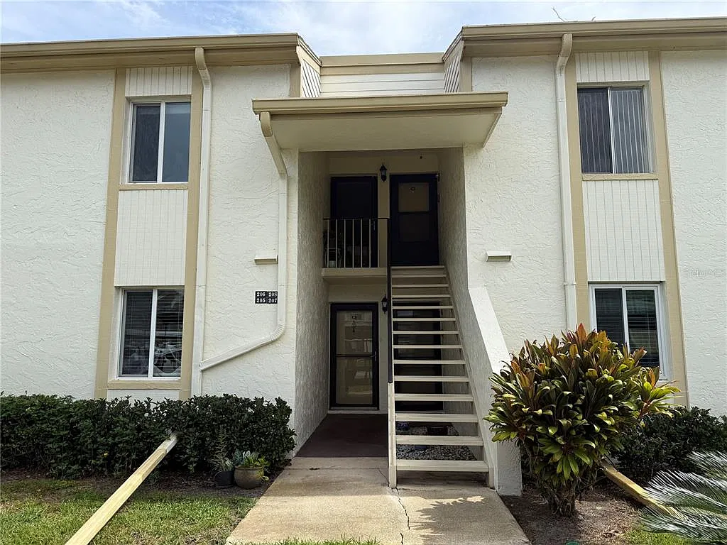 2 bed, 2.0 bath, 1054 sqft, $1,800 — Photo 2