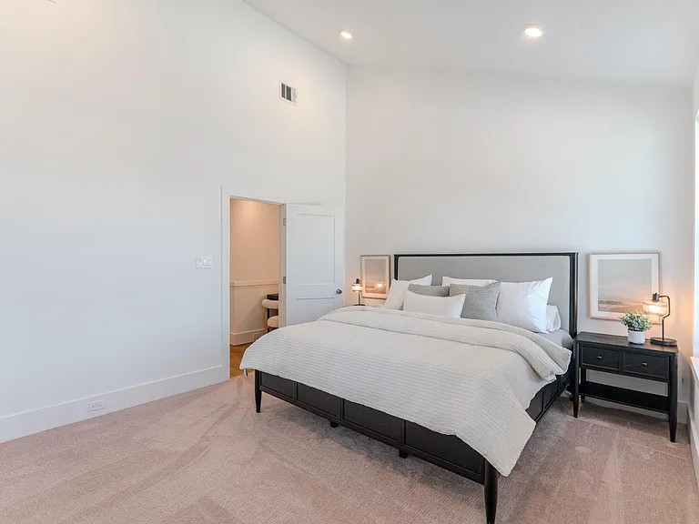 7613 Victory Reserve St — Photo 11