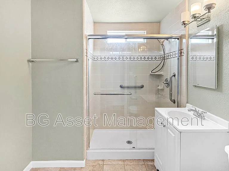 1755 Emeric Ave — Photo 10