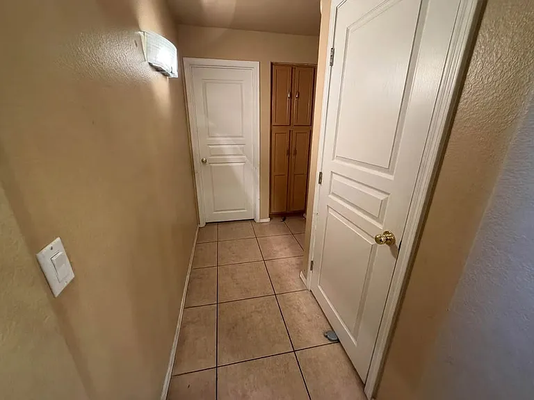 9022 W Hubbell St — Photo 11
