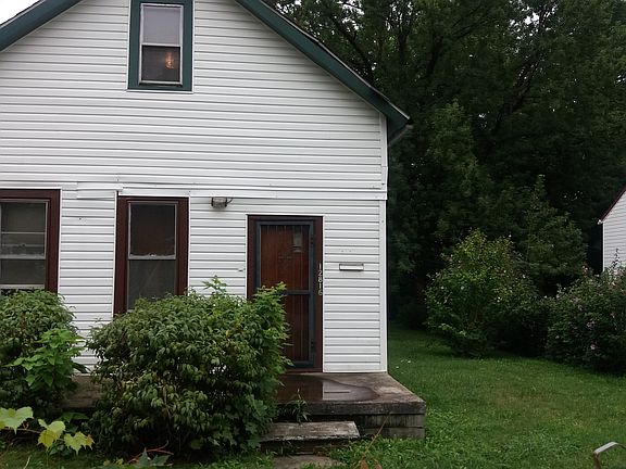 3rd image of 12816 Rexford Ave