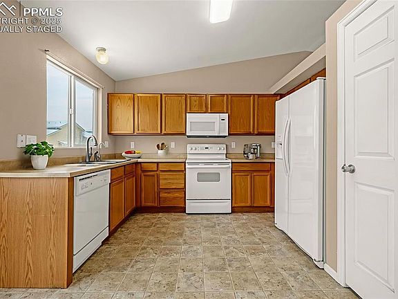 4th image of 7286 Bentwater Dr
