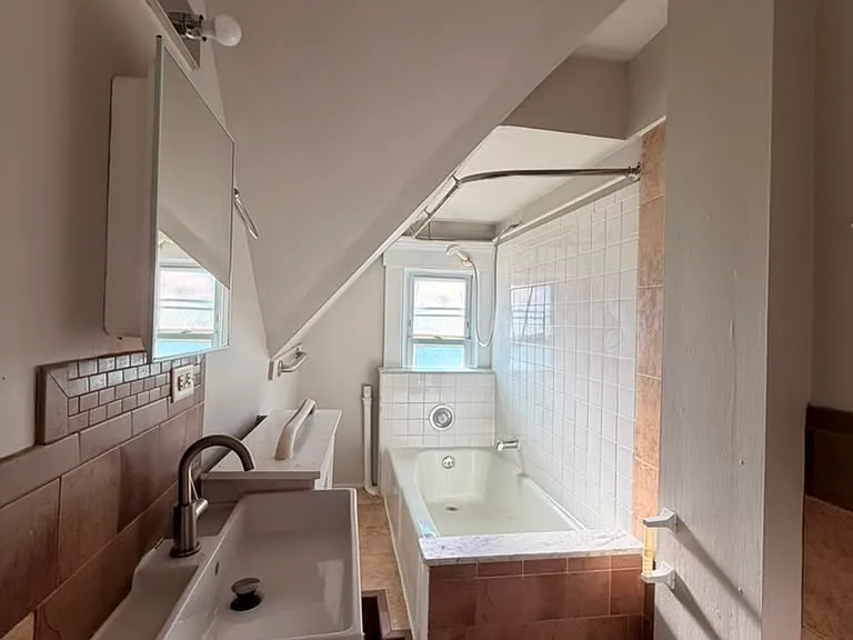64 Stanley St #3B — Photo 4