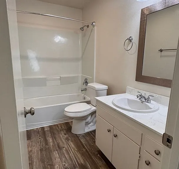 166 S Lincoln S — Photo 15