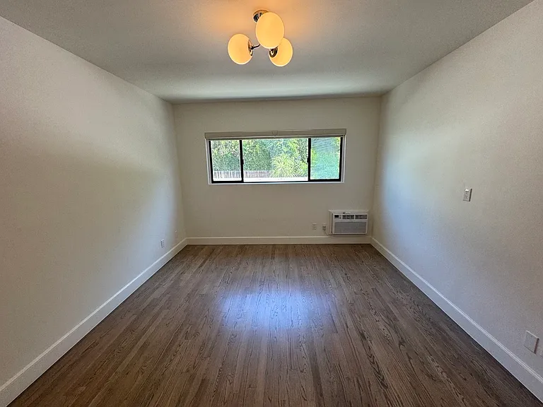 6345 Primrose Ave #10 — Photo 14