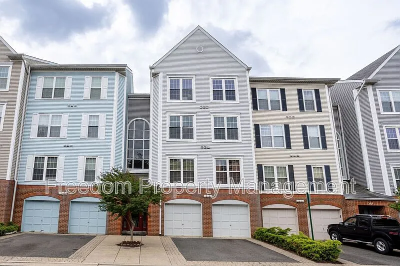 2 bed, 2.0 bath, 1150 sqft, $2,392 — Photo 1