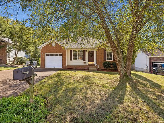 2nd image of 1463 Brighton Cir