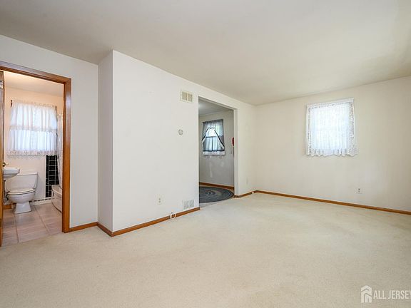 3rd image of 70 Gordon Ave