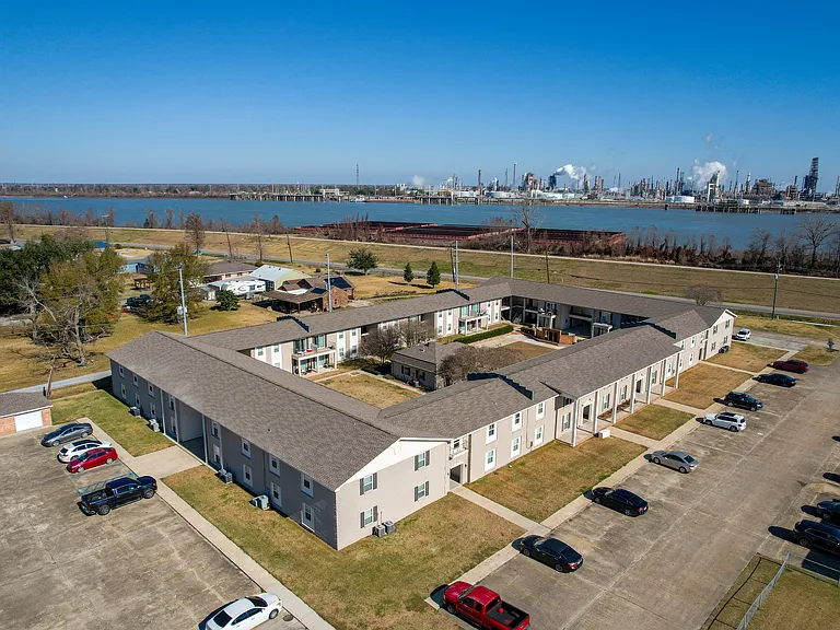River Park Apartments — Photo 16