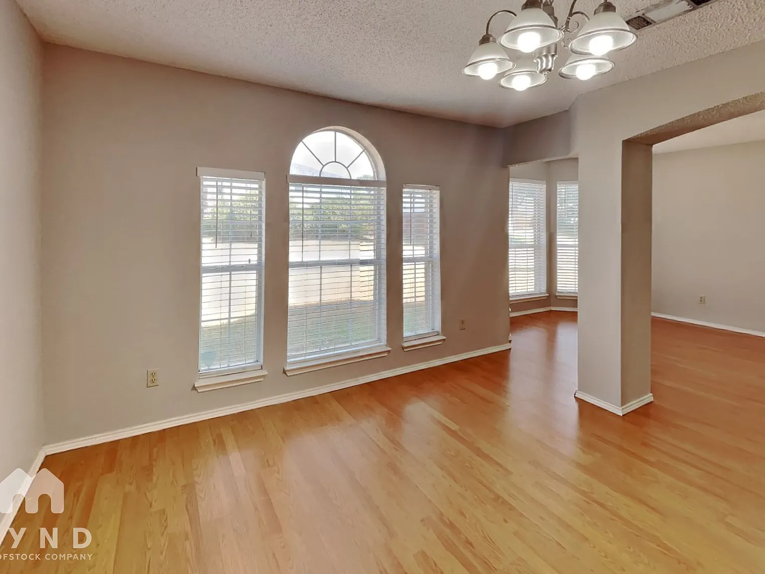 4 bed, 2.5 bath, 3056 sqft, $2,499 — Photo 3
