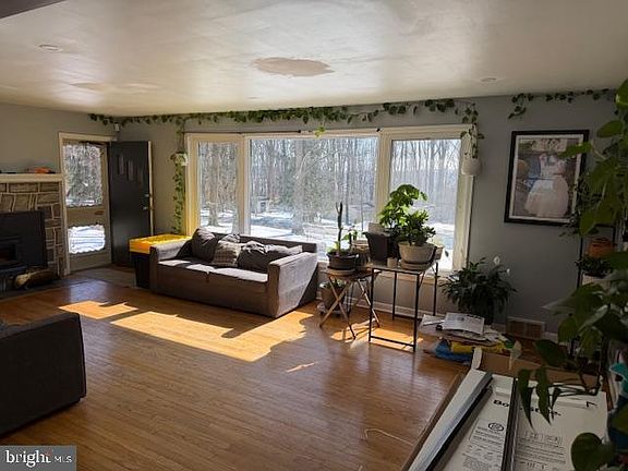 3rd image of 1810 Ridgeview Dr