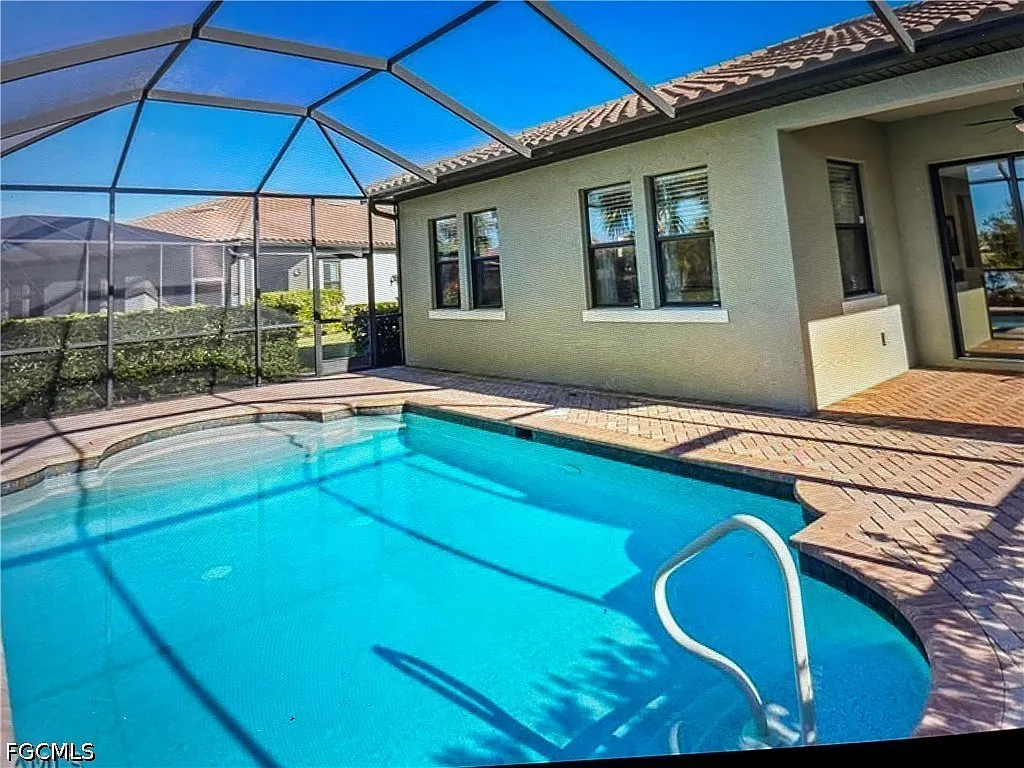 3 bed, 2.0 bath, 2054 sqft, $7,000 — Photo 3