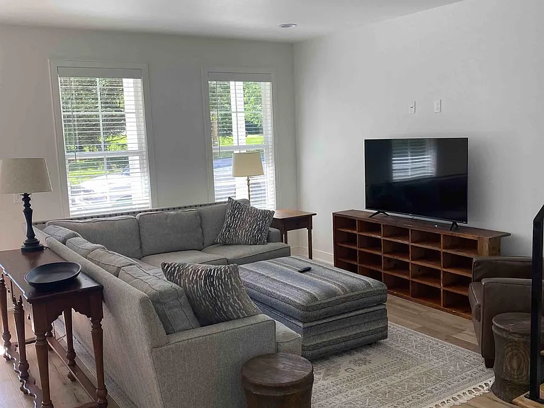 620 S Willow Ave — Photo 3