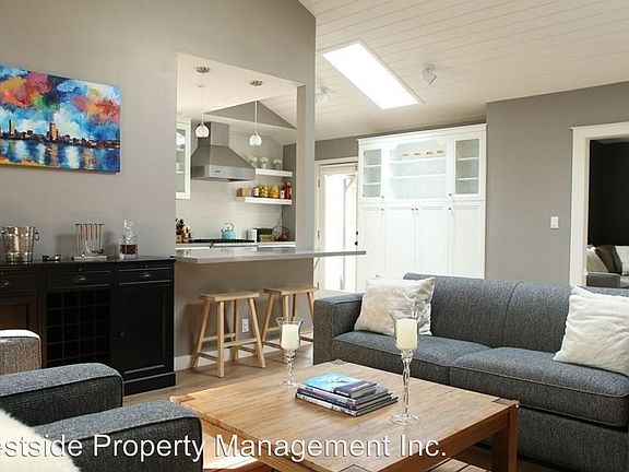 4th image of 2551 Wellesley Ave