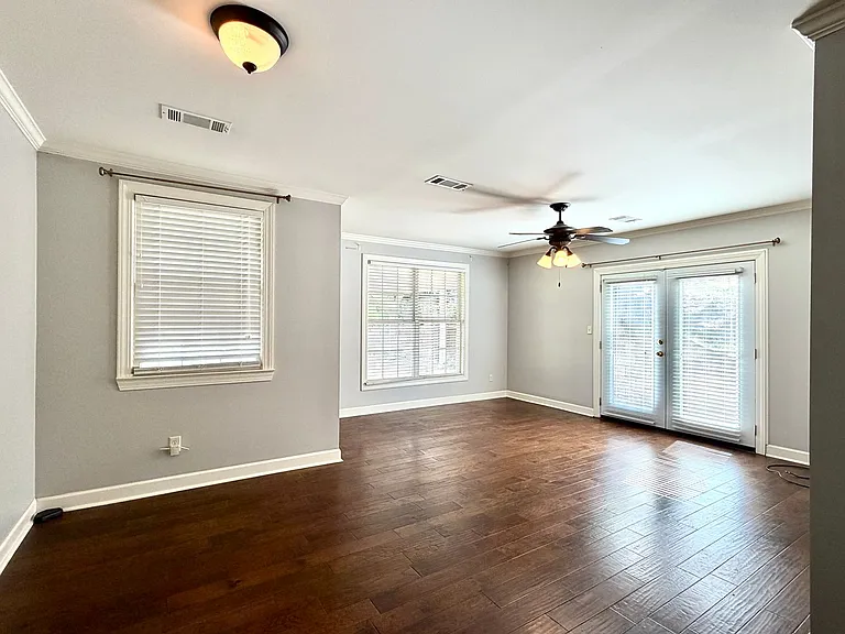 904 Lynn Cir — Photo 9