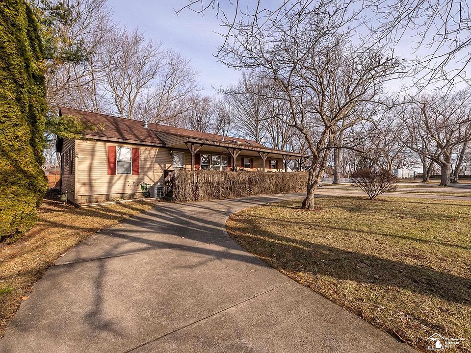 1st image of 7988 Parkway Dr