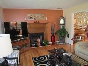 5th image of 1006 Debra Ln