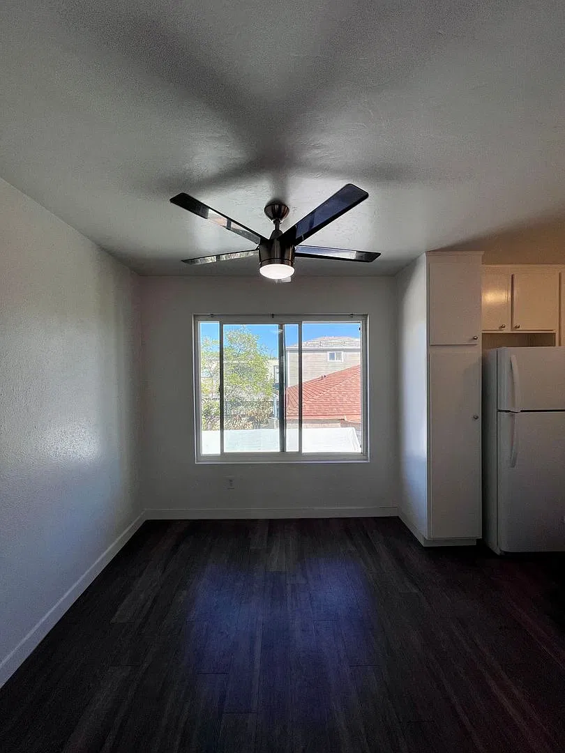 Spacious Upper 2br/2ba- Prime Location Near Kensington! $1000 Off First Full Month! — Photo 4