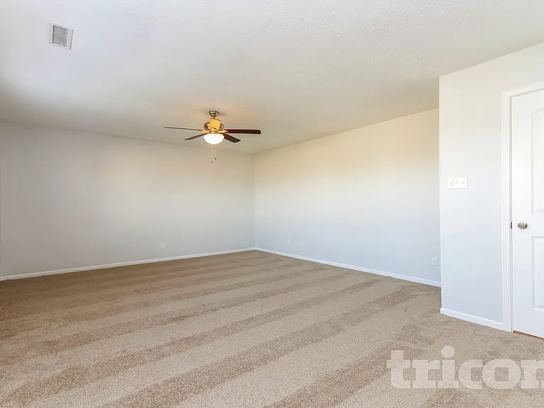 453 Bridgewater Dr — Photo 8