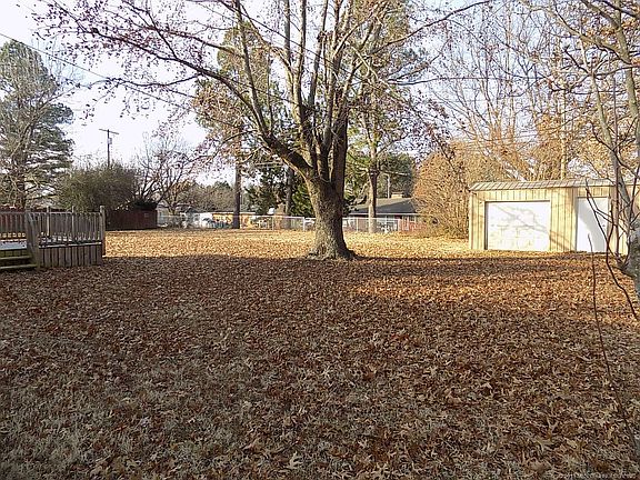 5th image of 111 Moore Ave