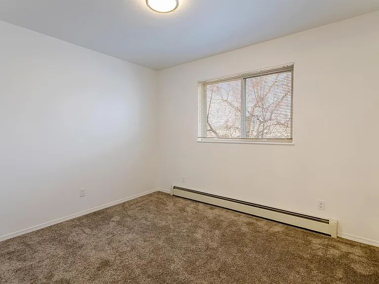 North Russell Apts-1650 N Russell — Photo 36