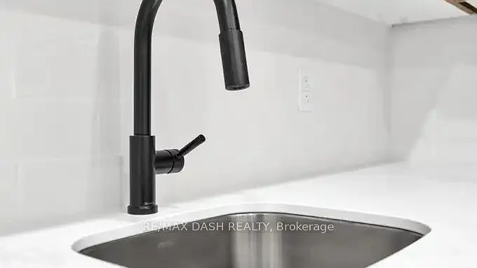 917 Saint Clair Ave W #30 — Photo 23