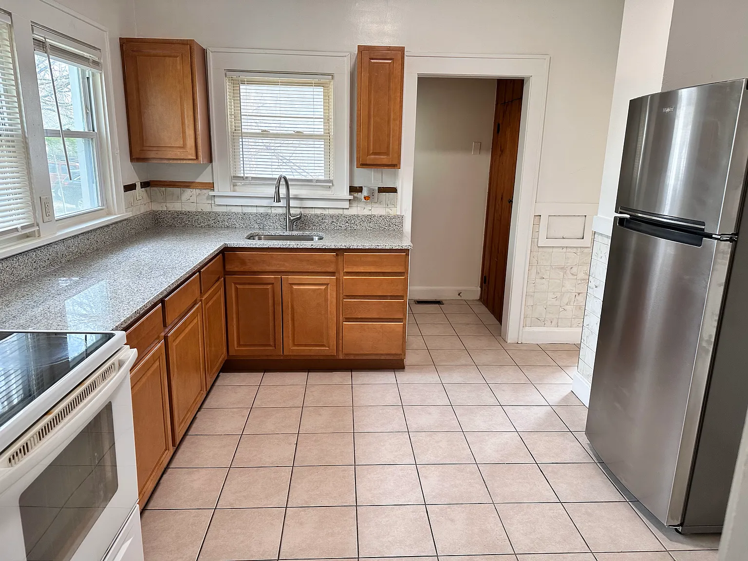 3 bed, 1040 sqft, $1,695 — Photo 3