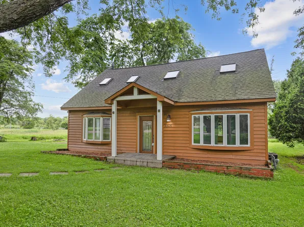 2806 Russett Rd, McHenry, IL 60050