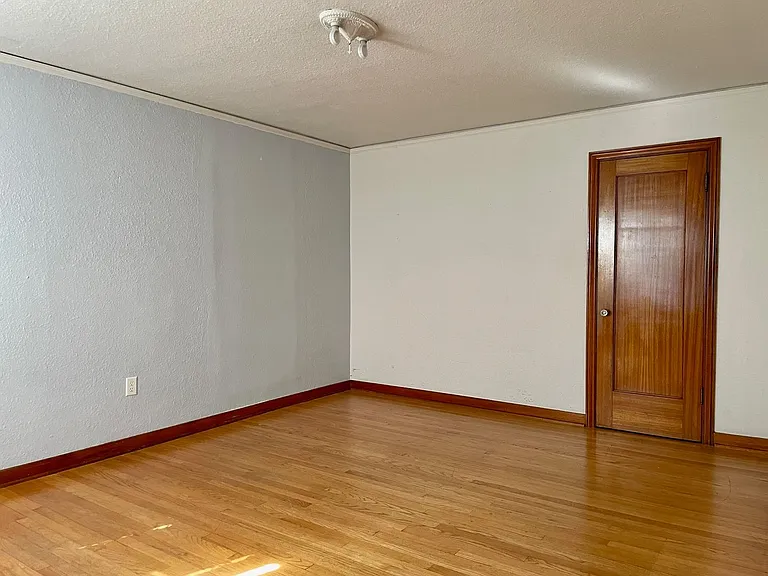 4235 Brooklyn Ave NE #202 — Photo 10