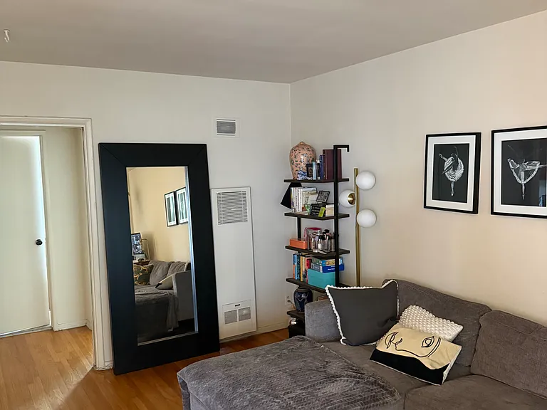 1230 S Sherbourne Dr #2 — Photo 3