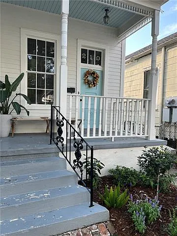 Building Photo - 210 Audubon St
