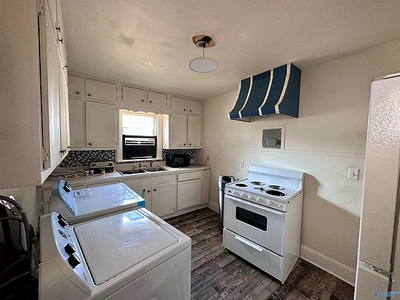 2nd image of 1420 Goss Ave