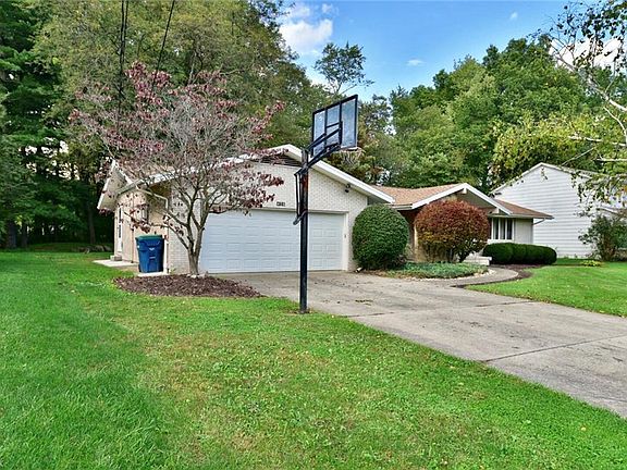 2nd image of 458 Arbor Cir