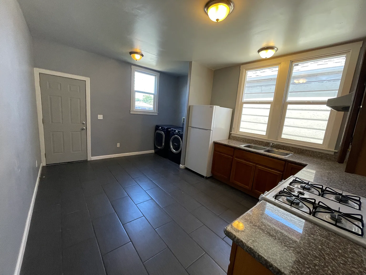 4 bed, 1400 sqft, $3,550 — Photo 2