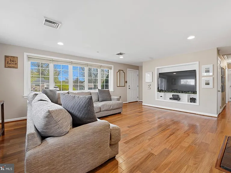 637 School Line Dr — Photo 3