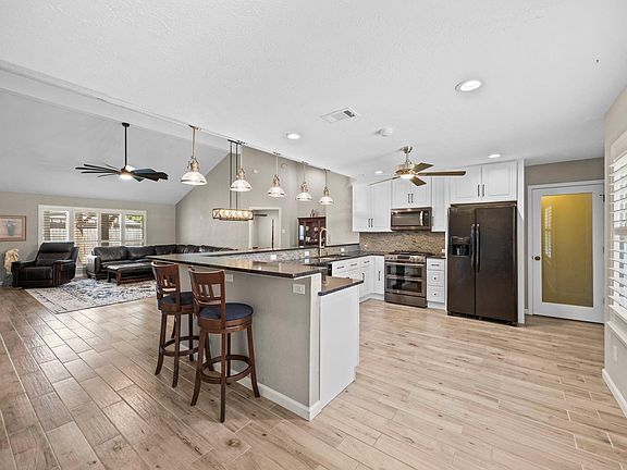 5th image of 2419 Pebbledowne Cir