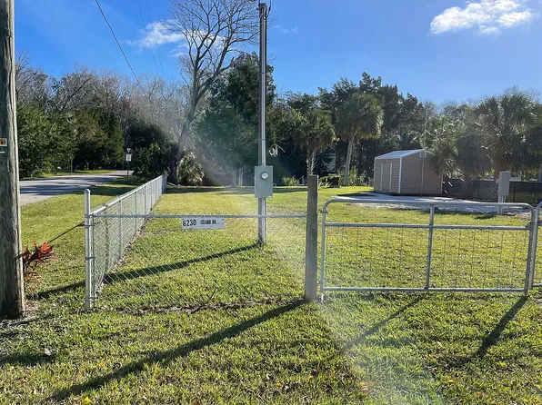 6230 Island Dr, Weeki Wachee, FL 34607