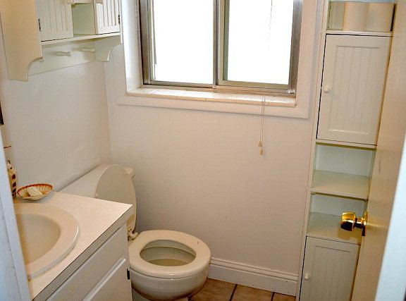 4th image of 260 S Amy Ln